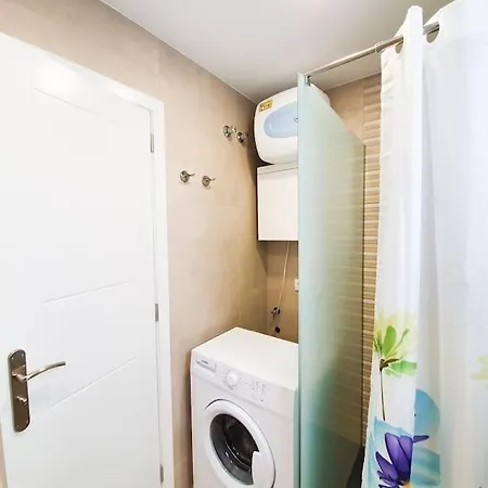 1 1 Bedroom 45 Seconds From The 1 Lägenhet *